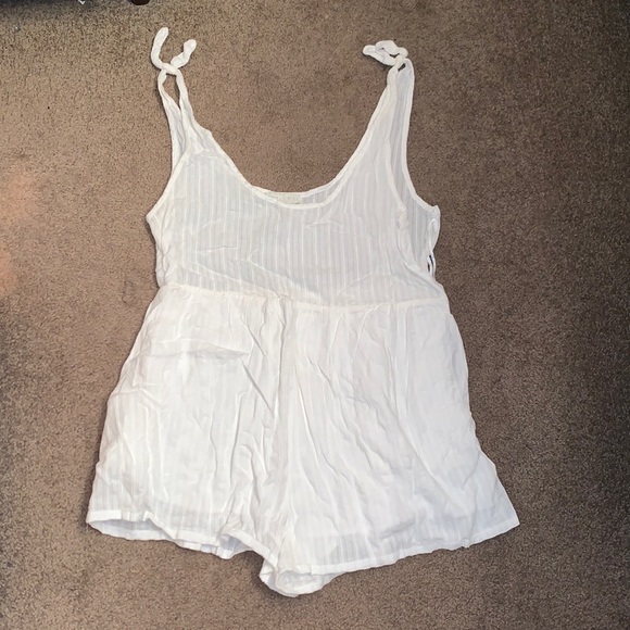 White beach romper - Picture 1 of 2
